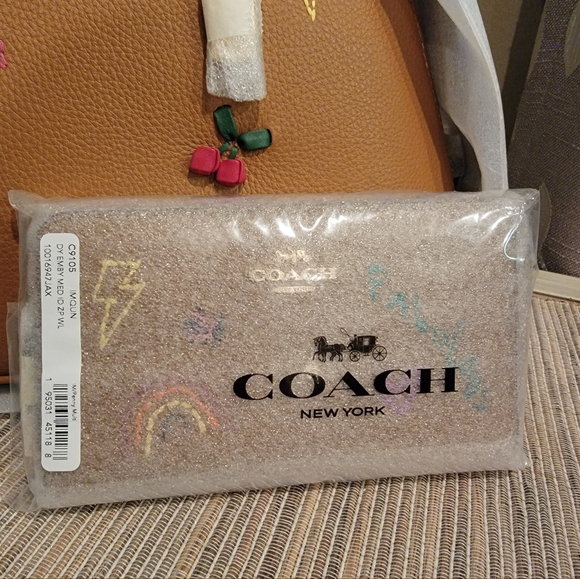 Coach Medium zip wallet Embroidery Collection - Picture 2 of 9